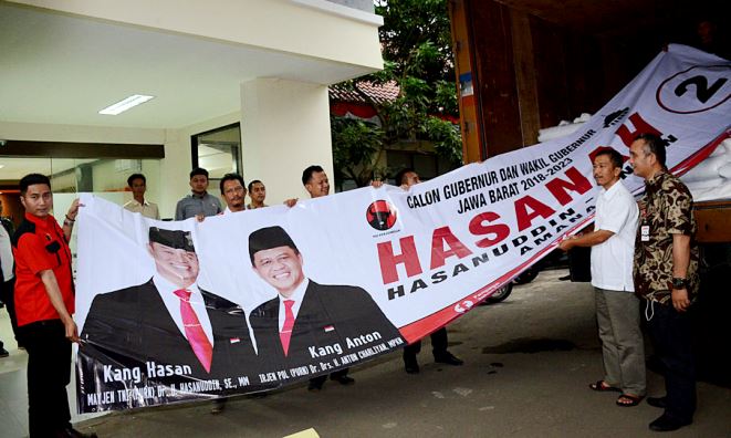 Hasanah Pakai Baligo, Rindu di Tiang Listrik