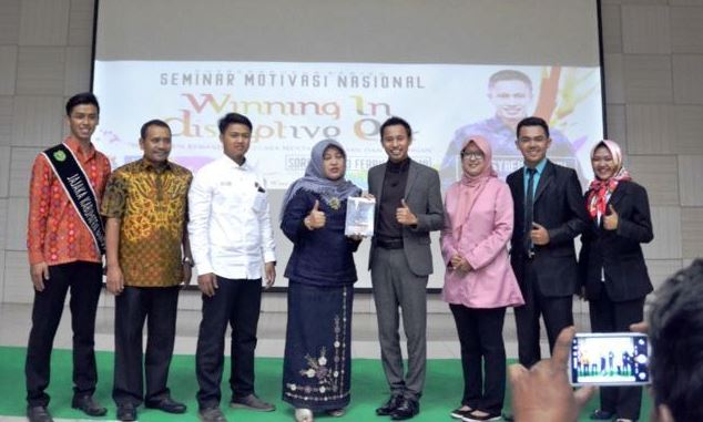 Berikan Motivasi Wirausahaan untuk Siswa SMA Berikan Motivasi Wirausahaan untuk Siswa SMA