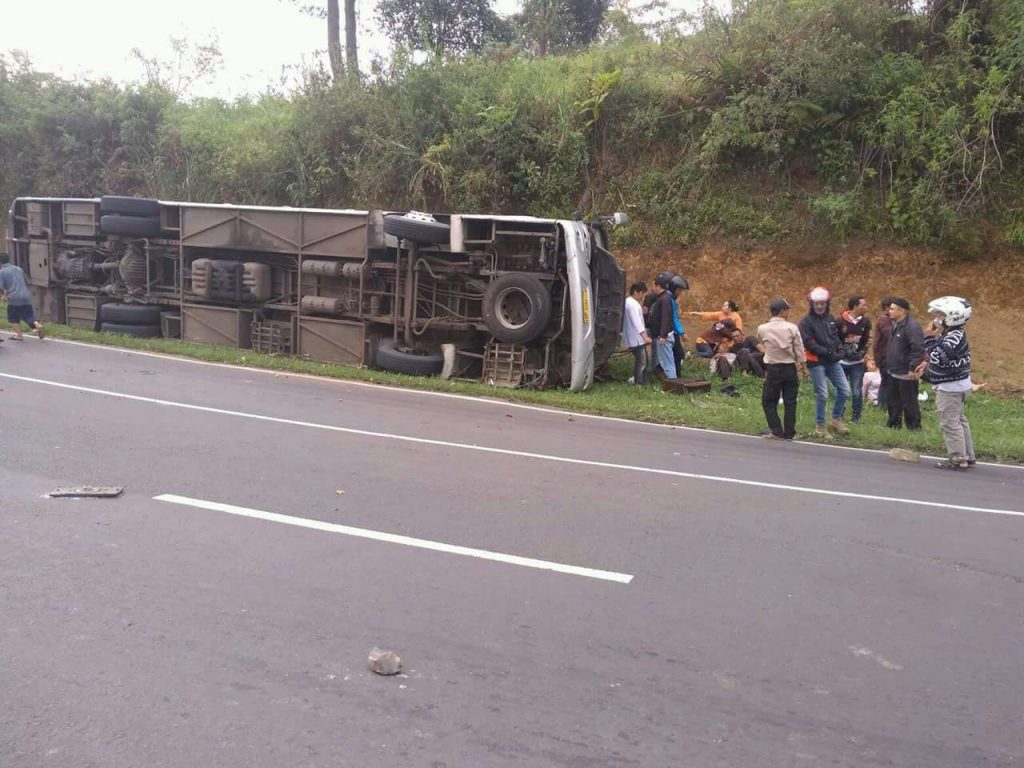 Bus Pariwisata Terguling di Ciater, 13 Orang Tewas
