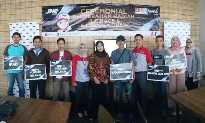 Member JLC Bandung Terima Hadiah