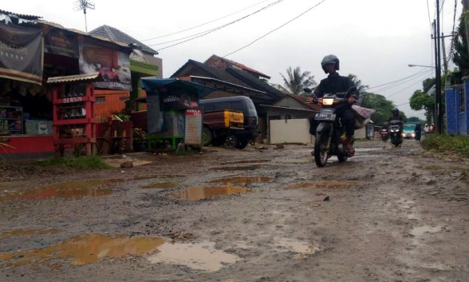 Jalan Bojong Kunci Amburadul