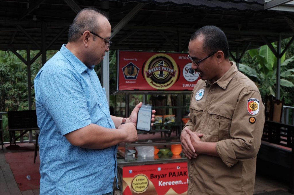 Kian Patuh Sambil Makan Bakso Puyuh Kian Patuh Sambil Makan Bakso Puyuh