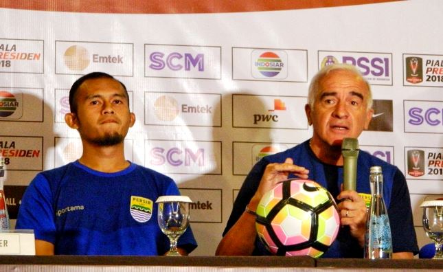 Gomez Bersyukur Ada Piala Presiden