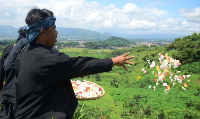 Warga Kampung Cireundeu Peringati 13 Tahun Longsor TPA Leuwigajah