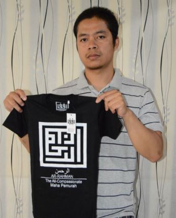 Bisnis Sambil Dakwah, Jual Kaos Bertulis Asmaul Husna  