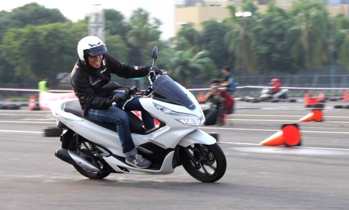 All New Honda PCX Mulai Dipasarkan All New Honda PCX Mulai Dipasarkan