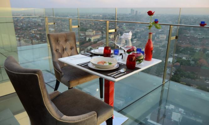 Romantisme Valentine Day di Sky Walk