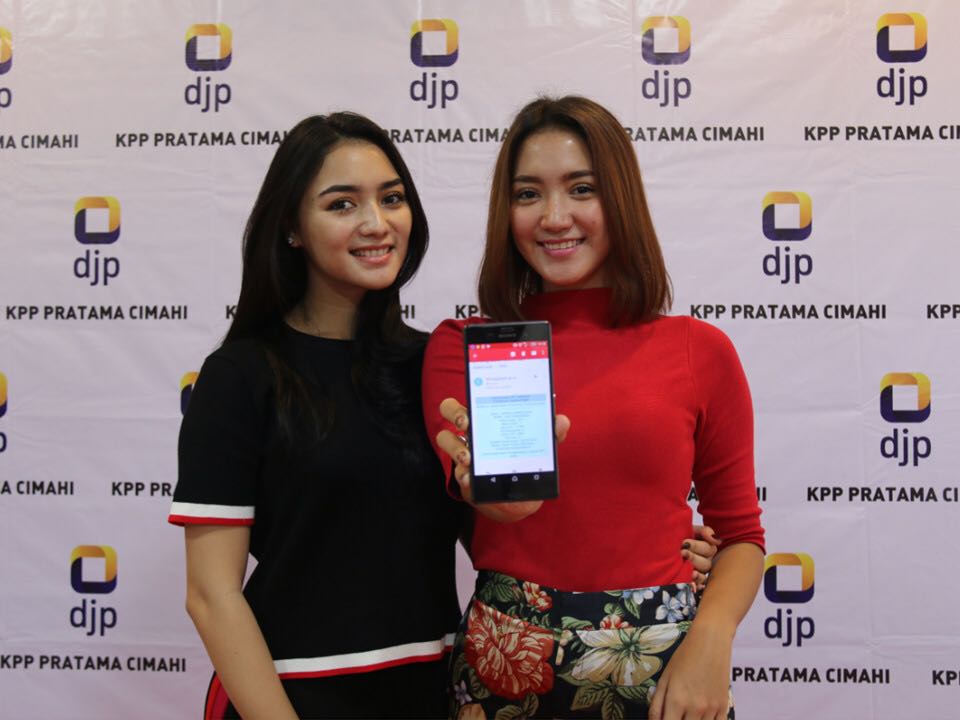 Citra Kirana dan Erica Putri Sambangi Kantor Pajak Cimahi