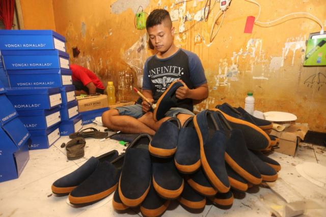 Asia Lirik Sepatu Made In Cibaduyut