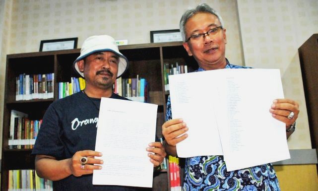 2 Ribu Tanda Tangan Tolak Essai Denny JA