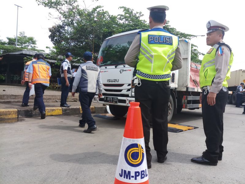 Adakan Operasi Kendaraan Bertonase Adakan Operasi Kendaraan Bertonase