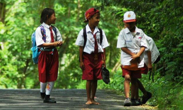 Wajib Belajar 12 Tahun Harus Tuntas