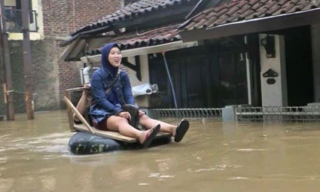 Ribuan Rumah Masih Tergenang Ribuan Rumah Masih Tergenang