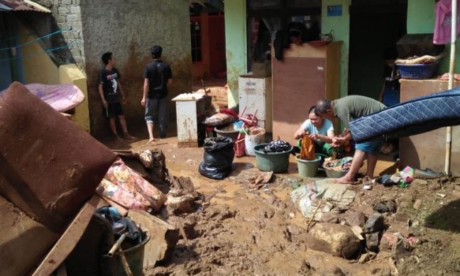 Puluhan Rumah Warga Cimenyan Rusak Puluhan Rumah Warga Cimenyan Rusak