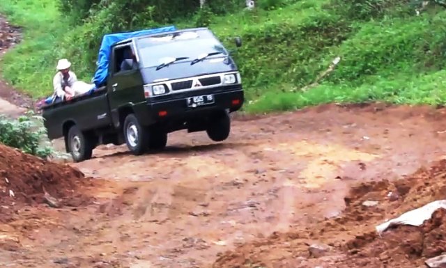 Warga Cipelah Keluhkan Tanjakan Muara Rusak