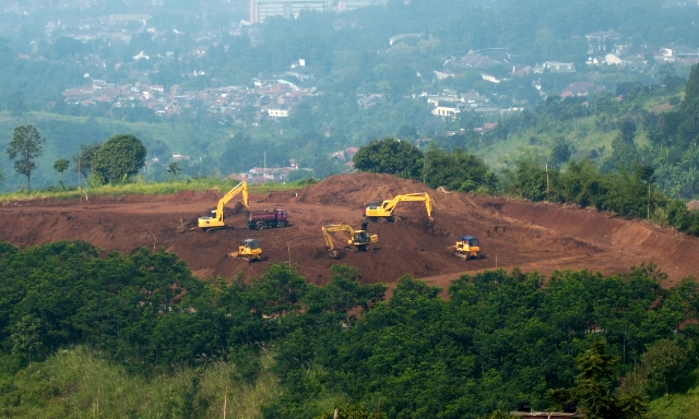Bupati Digugat Warga Punclut Pagerwangi