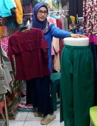 Twin Girls Produksi Busana Muslimah Unlimited