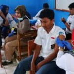 Siswa SMAN 1 Cikancung Ngantri di Imunisasi Difteri