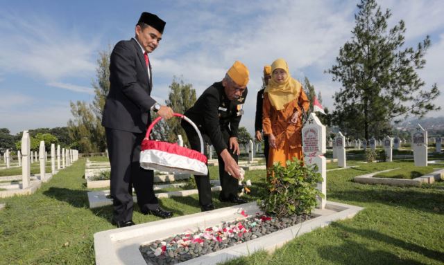 “Mari Bung Terus Membangun”