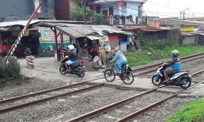 Perlintasan Ilegal Ditutup