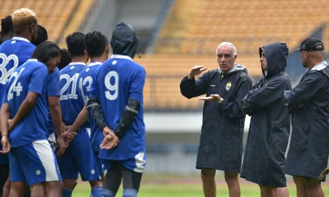 Kick-off Liga Go-Jek 1 Belum Jelas