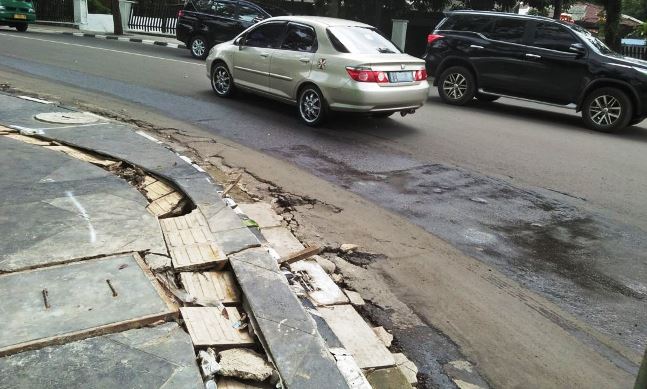 Trotoar Kembali Rusak