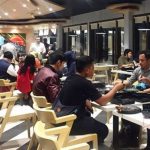 Bersantap Shabu dan BBQ di Lesehan Dekat Kolam Ikan
