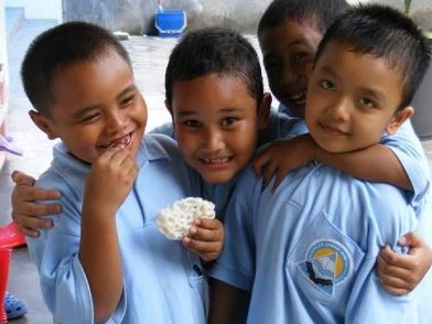 Anak Autis Perlu Penanganan Khusus Anak Autis Perlu Penanganan Khusus