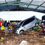 Banjir Seret 17 Mobil