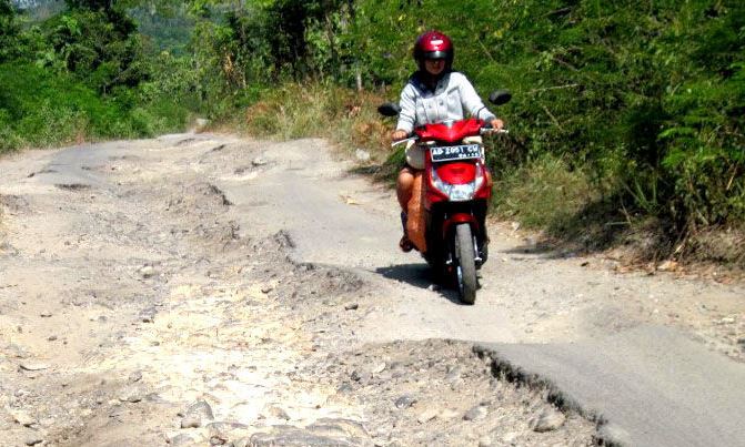 Jalan Inspeksi Butuh Perbaikan Segera