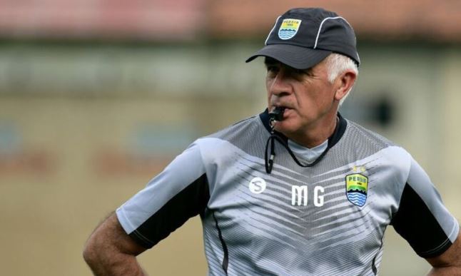 Lagi, Gomez Soal Lapang