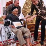 Nyak Sandang, Penyumbang Pembelian Pesawat Pertama Indonesia