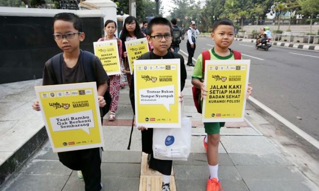 Pelajar Kudu Berani, Biasakan Jalan Kaki Menuju ke Sekolah Pelajar Kudu Berani, Biasakan Jalan Kaki Menuju ke Sekolah