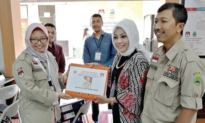 Hari Pertama, 2 Calon DPD RI Diterima KPU Hari Pertama, 2 Calon DPD RI Diterima KPU