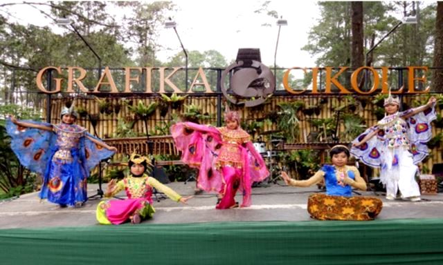 Cultural Culture Feels Very Thick In The Pine Forest