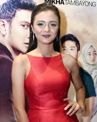 Amanda Rawles Bagikan Tutorial Make-up Amanda Rawles Bagikan Tutorial Make-up