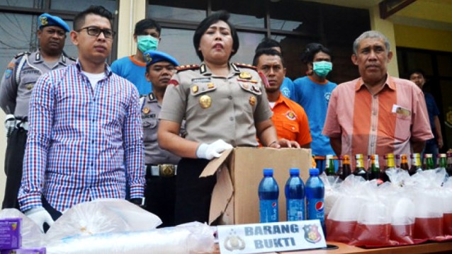 Ratusan Kantong Miras Oplosan Diamankan