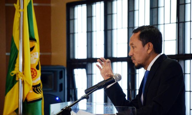 Dhimam Abror Raih Yudisium Doktor Dhimam Abror Raih Yudisium Doktor