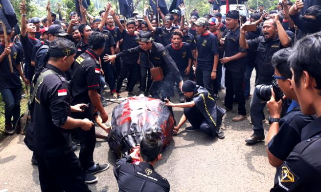 Unjuk Rasa Tuntut Bebas Korupsi Unjuk Rasa Tuntut Bebas Korupsi