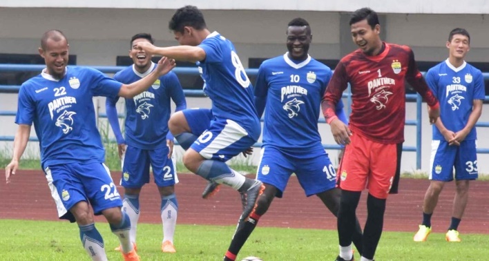 Ditunda, Rugikan Maung Bandung