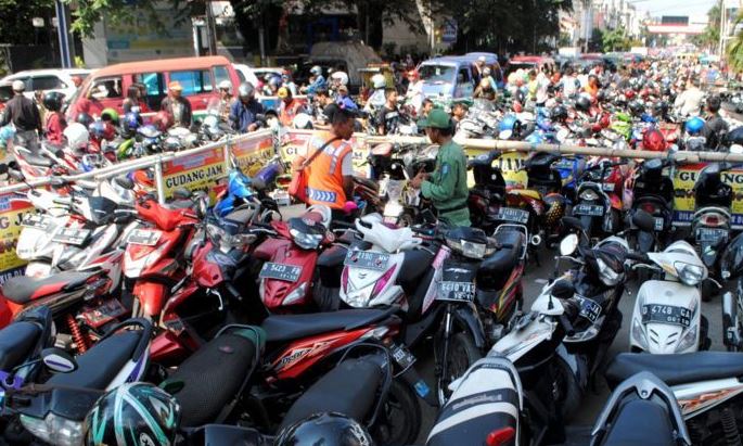 Tarif Parkir Melebihi Aturan