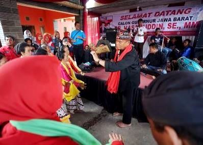 Kang Hasan Hibur Warga Sumedang dengan Aksi Ngibing