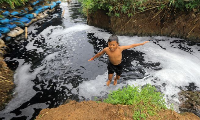 4 Pabrik Tekstil Terciduk Buang Limbah 4 Pabrik Tekstil Terciduk Buang Limbah
