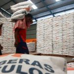 Penyaluran Bantuan Pangan Non-Tunai Seratus Persen Dikoordinasi Bulog