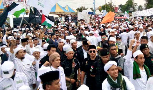 Ribuan Umat Muslim Demo