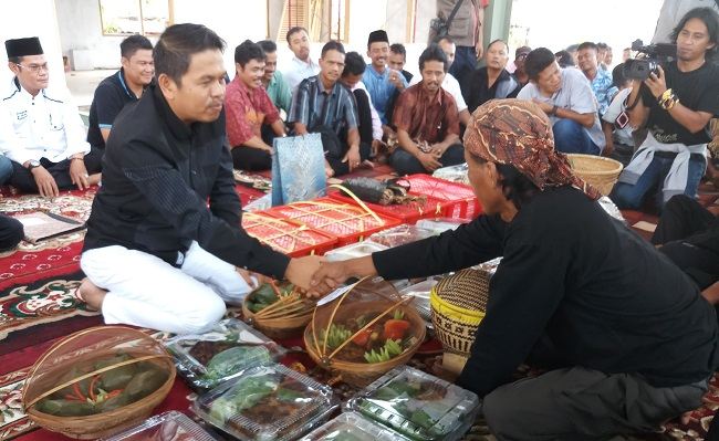 Ultah Dedi Mulyadi, Kokolot Lembur Ngado Bakakak Hayam Ultah Dedi Mulyadi, Kokolot Lembur Ngado Bakakak Hayam