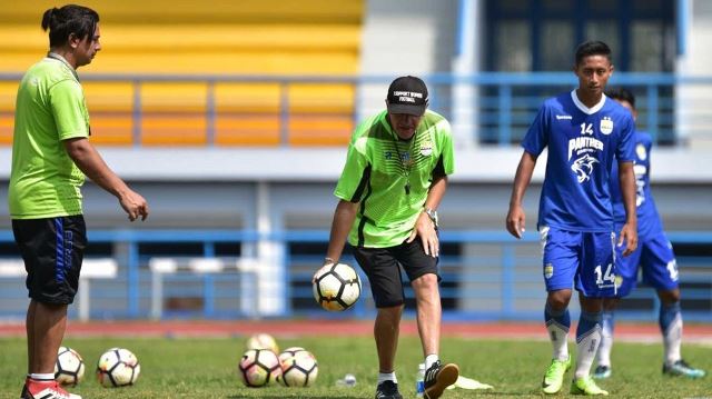 Peluang Persib di Lima Besar Peluang Persib di Lima Besar