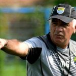 Gomez Jadi Pelatih Terbaik