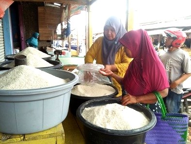 Setelah Gabah Anjlok, Harga Beras Ikut Turun
