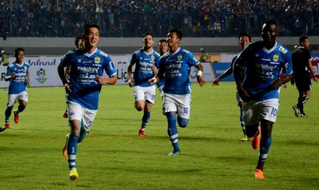 Persib Boyong 18 Pemain ke Malang Persib Boyong 18 Pemain ke Malang